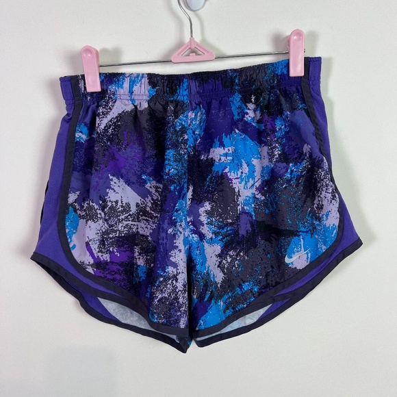 Nike Dri-Fit Women’s Purple Print Activewear Shorts Medium Running Workout - Picture 1 of 5